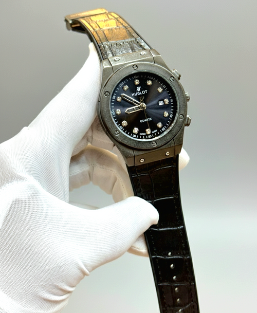 Hublot Men’s Watch with Rubber Strap & Quartz Movement