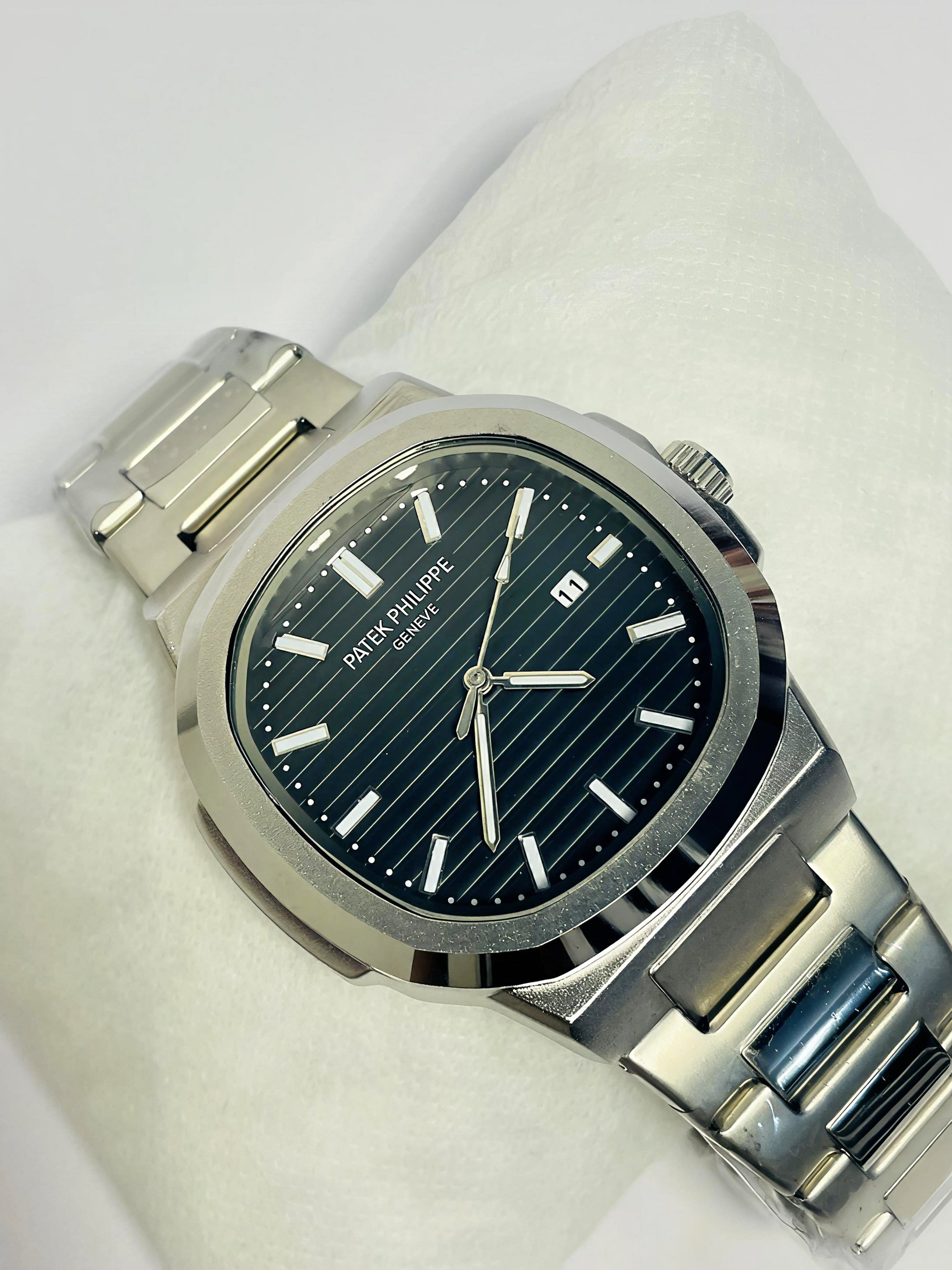 Patek Philippe Nautilus – Black Dial – Stainless Steel